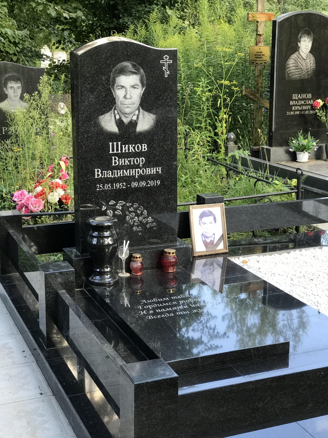 Памятник надгробный АМ1062 100х50х8 см захоронение 2.5 х 2 м